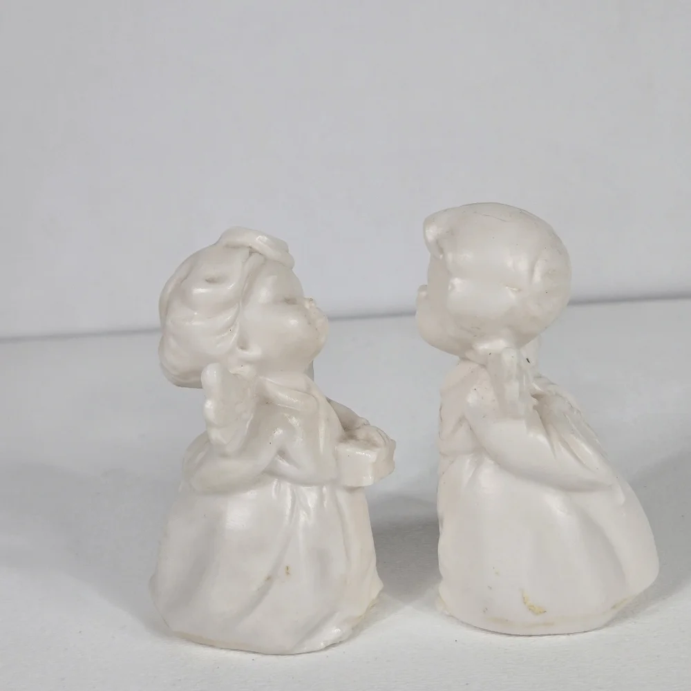 Schmid Brothers Figurine Kissing Angels White Bisque‎ Japan Vintage 1960's 3.75